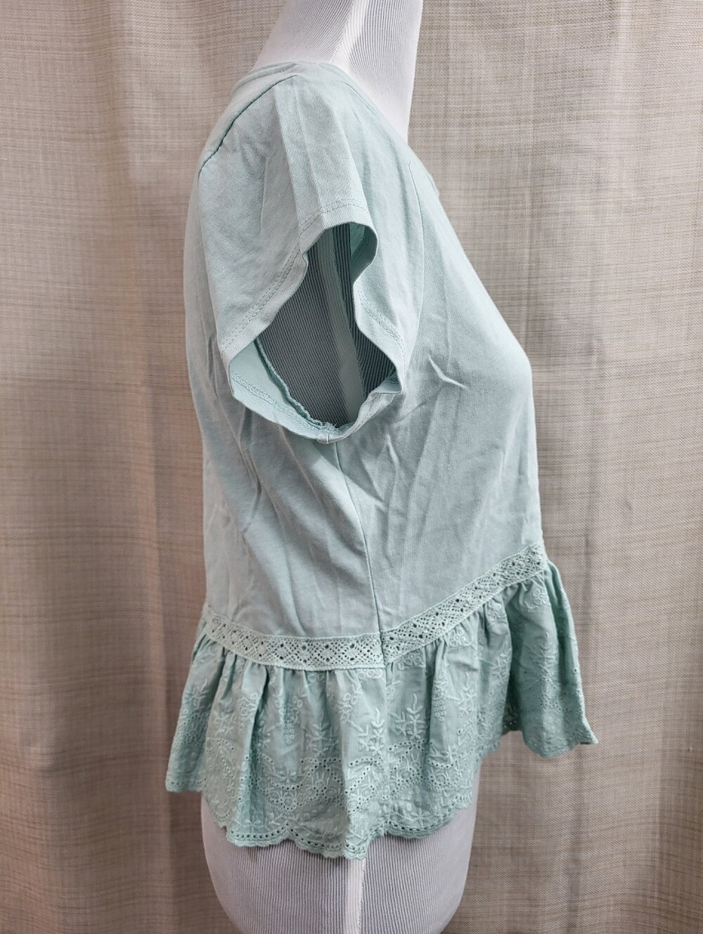 Oak & Trellis Women's Mint Green Short Sleeve Peplum Eyelet Lace Hem Top Size M - Picture 4 of 9